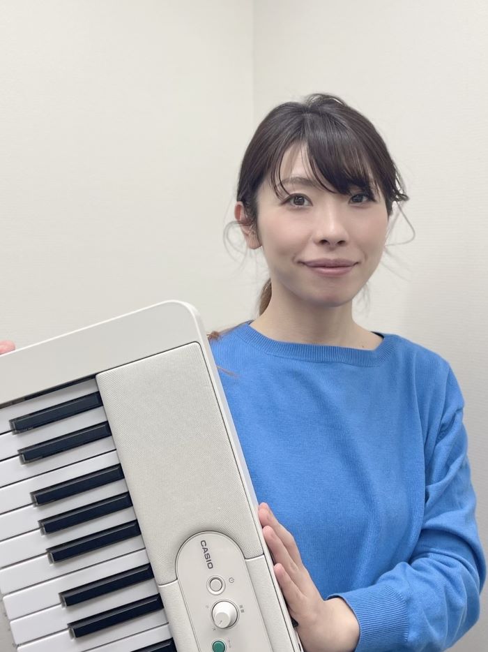 ピアノとは違う軽いキーボードタッチで、キーボードの機能も取り入れたレッスンを行います。楽器が初めての方はもちろん、手に負担が少なくシニアの方にもおすすめのコースです。 CONTENTS「大人のためのキーボードサロン」とは？キーボードレッスンがおすすめの3つの理由レッスンコース・料金についてよくある質 […]