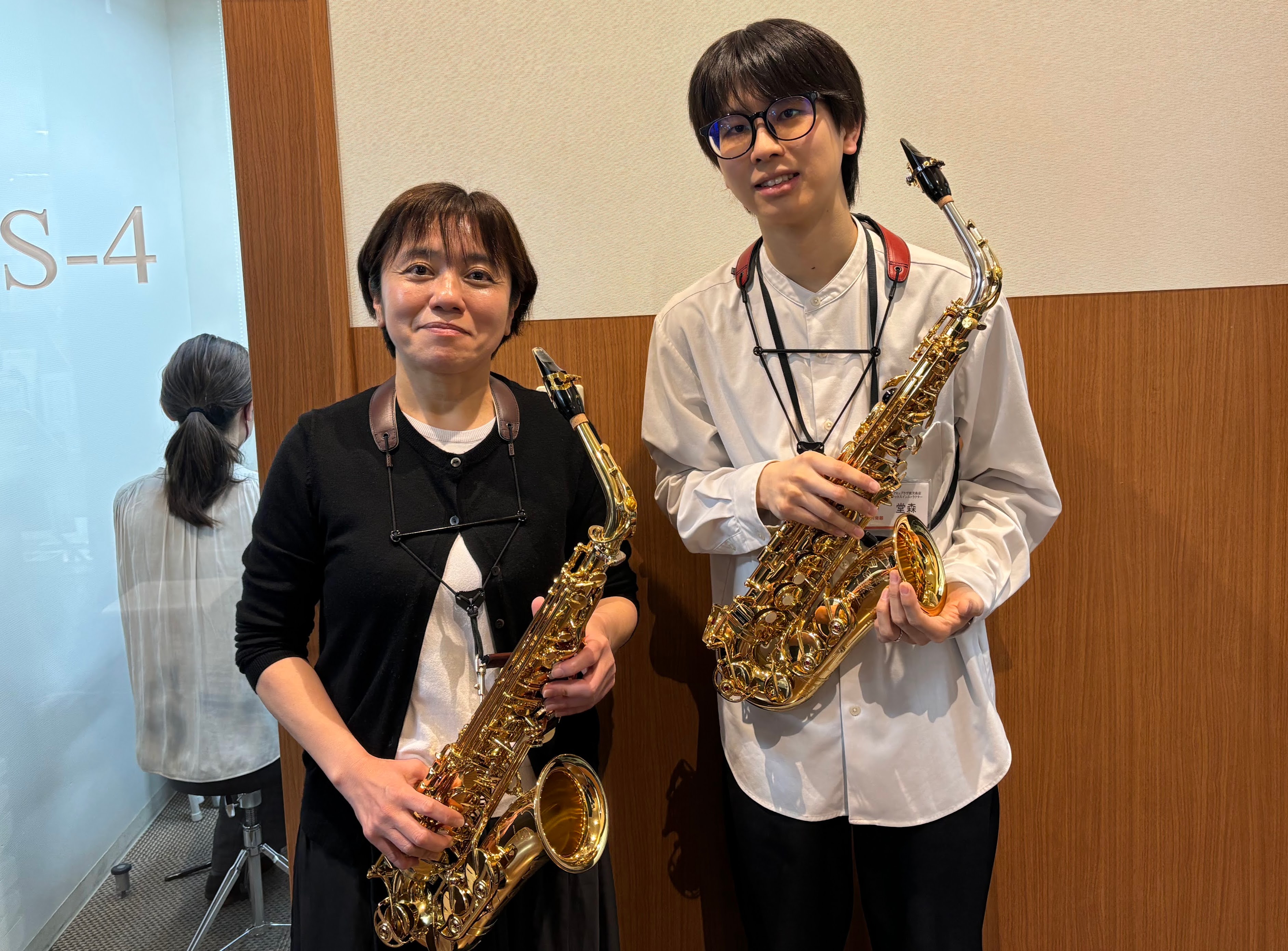 CONTENTSサックスサロン会員様へインタビュー！50代女性　S様担当インストラクターお問い合わせサックスサロン会員様へインタビュー！ 皆さまこんにちは！島村楽器アミュプラザ鹿児島店サックスインストラクターの堂森です！今回はサックスサロンでレッスンを始めて約2年半の会員様、S様をご紹介いたします。 [&hellip;]