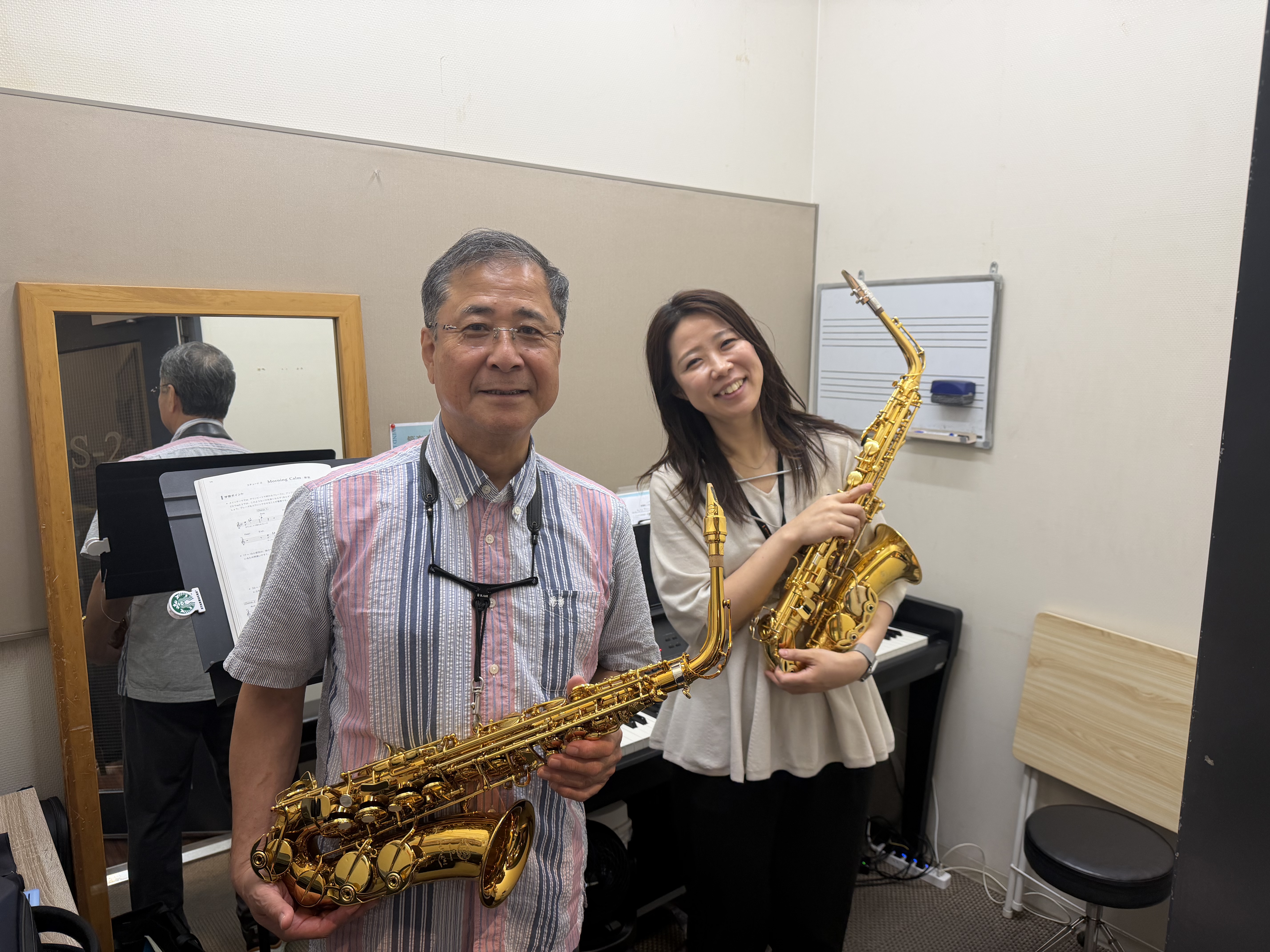 こんにちは！島村楽器アミュプラザ鹿児島店サックスインストラクターの舟木春菜です！今回は、サックスサロンにお通いいただいている会員様をご紹介いたします。 CONTENTS会員様インタビューインストラクター紹介お問い合わせ会員様インタビュー 大山　修一様　60代男性　サックス歴8年 今回インタビューをお [&hellip;]