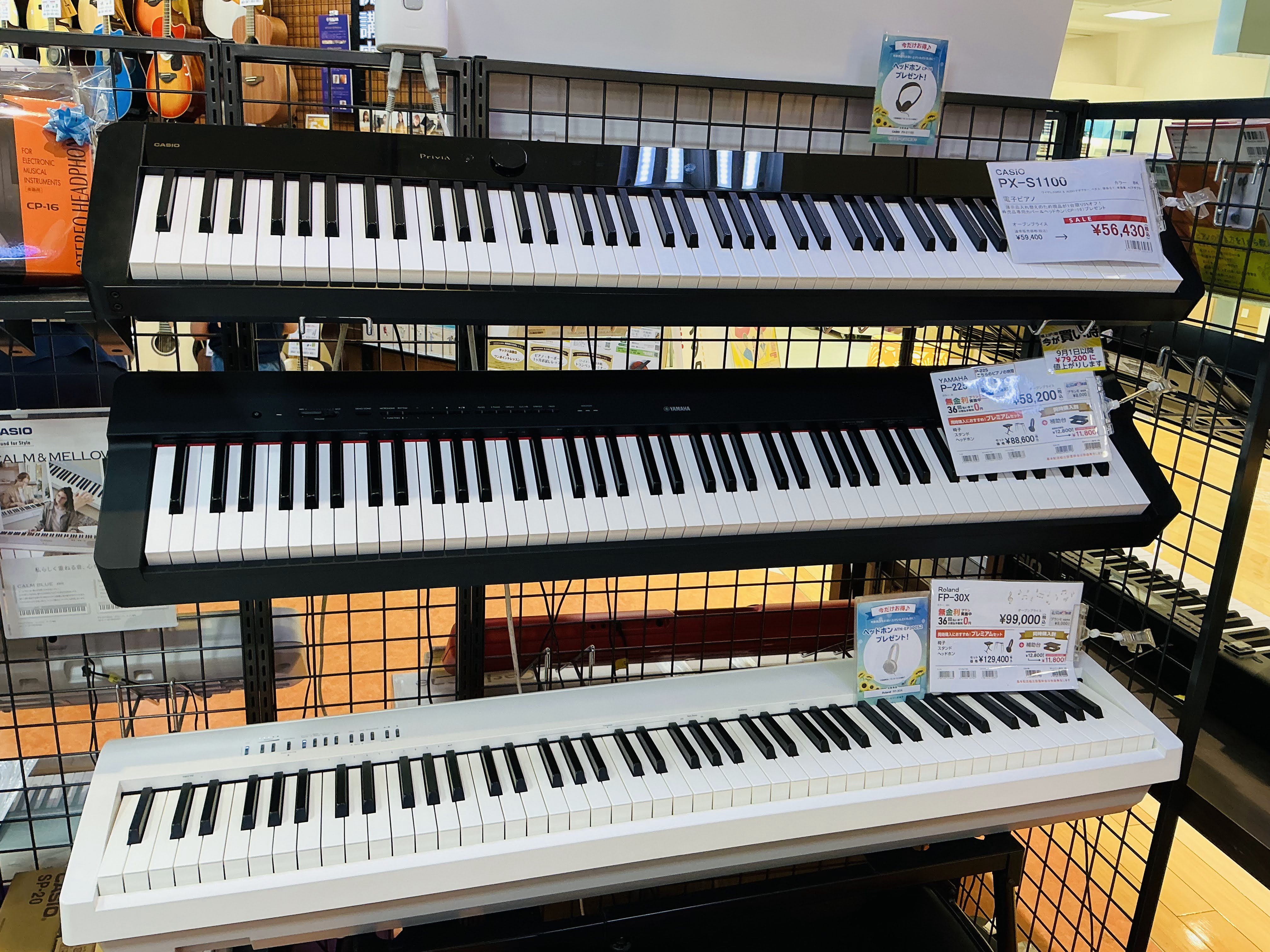 こんにちは。島村楽器アミュプラザ鹿児島店ピアノ上級アドバイザーの小村です！ 「コンパクトでおしゃれなのがいい」「本物のピアノに近いタッチがいい」「グランドピアノのような響きにこだわりたい」……。最近このようなご希望のお客様が増えております！ 実は人気の卓上電子ピアノでもメーカーごとに個性が全く異なり [&hellip;]