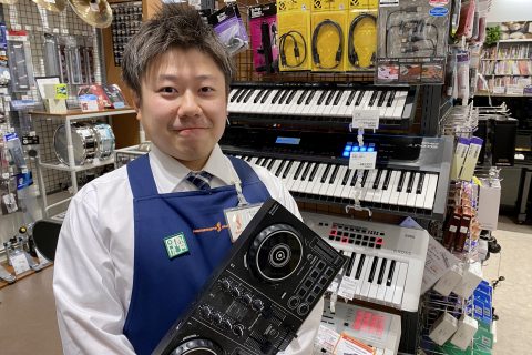 スタッフ写真 ピアノ・デジタル楽器担当 鶴貝