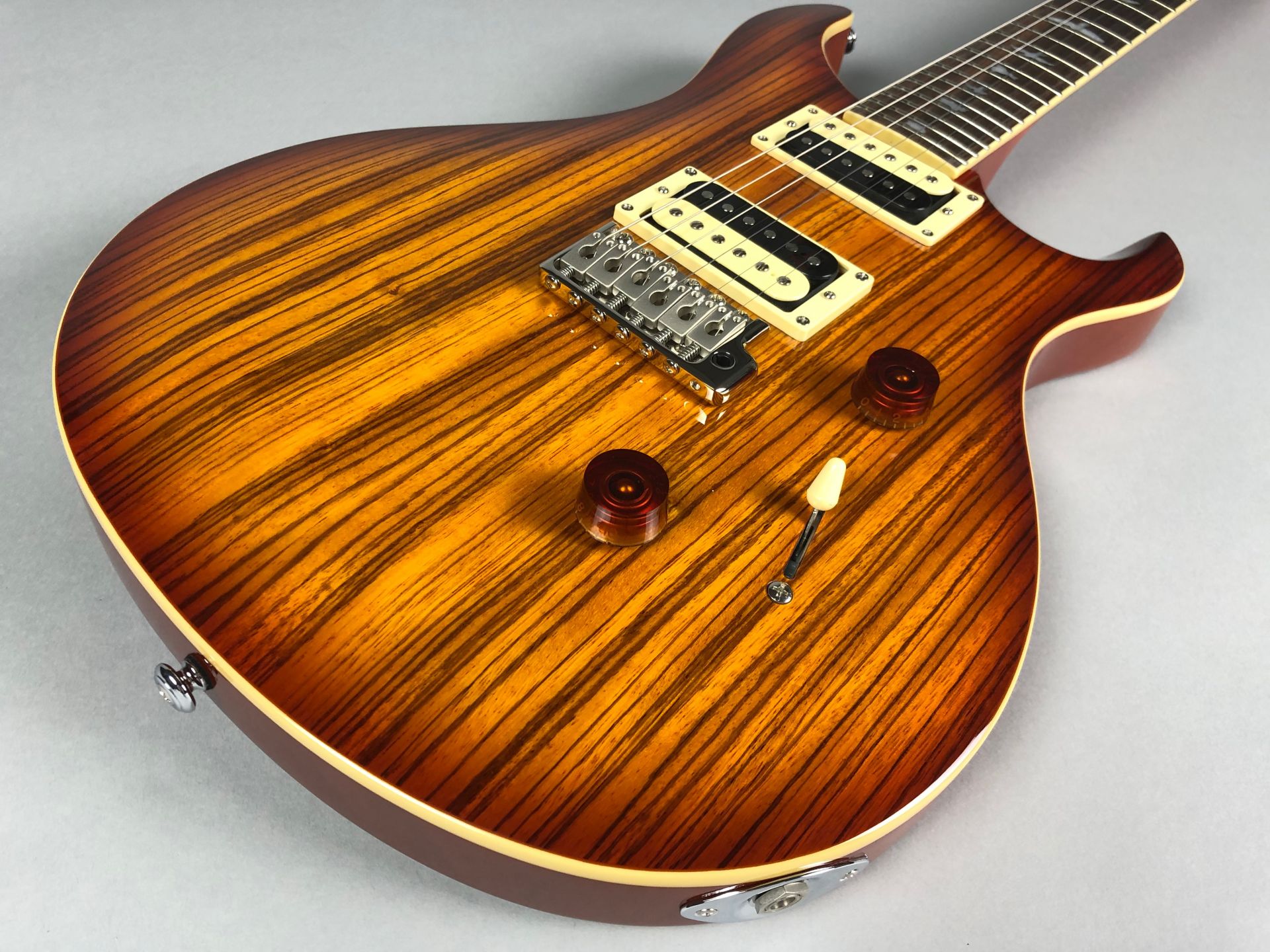 |*ブランド|Paul Reed Smith| |*型番|SE Custom 24 Zebrawood| |*商品の状態|新品| |*販売価格|[!￥86,940(税込)!]| |*付属品|保証書・ソフトケース　　| |*お問合せ担当|北山（きたやま）までお問合せ下さい。| |*電話番号|076-2 […]