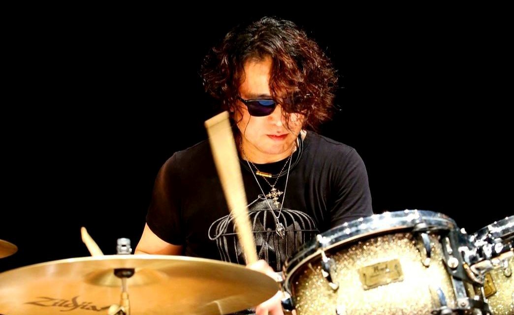 【島村楽器 x Pearl】TOSHI NAGAI スペシャルドラムセミナーGLAYをはじめ、様々なアーティストのサポートドラマーとして活躍するTOSHI NAGAI。ドラマー育成にも積極的で、地元九州エリアをはじめ全国各地でドラムクリニックを展開しておりますが、今回同店にてスペシャルドラ […]