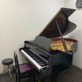 【金沢市・かほく市】ピアノが弾けるレンタルルーム(グランドピアノの練習室)