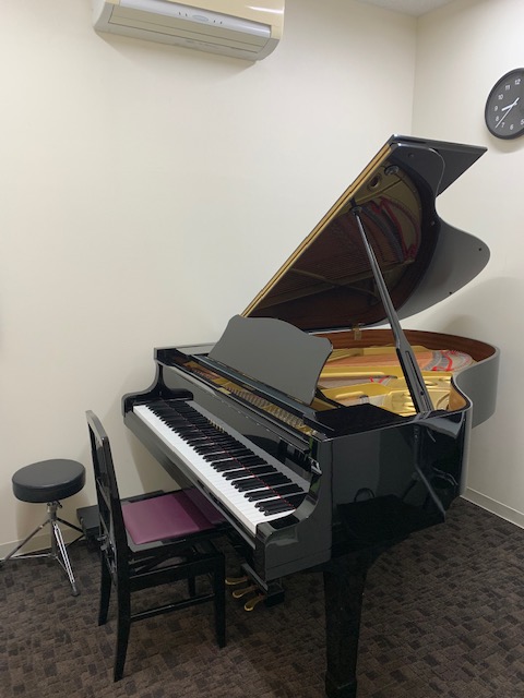 グランドピアノ常設の練習室