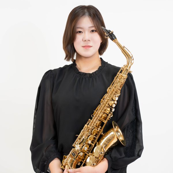 【スクール講師】<br />
熊木　萌奏（くまき　もえか）<br />
<br />
担当コース：サックス<br />
開講日：（金）2/6・20・27<br />
　　　　（土）2/7・2/21・2/28