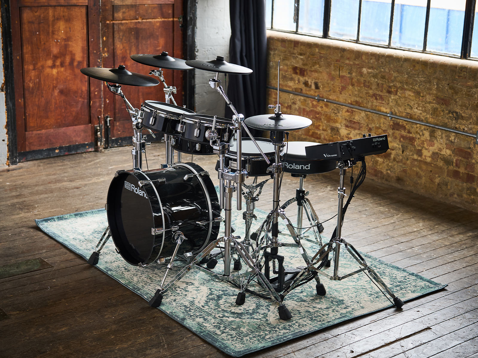 CONTENTSはじめに後悔しない電子ドラム選び｜3つのポイント初心者におすすめの電子ドラム3選（10万／20万／30万）10万円前後｜Donner ／Groove Ultra SC20万円前後｜Roland／TD-313SC-S30万円前後｜Roland TD-513SC-Sまとめ｜まずは“実際に [&hellip;]