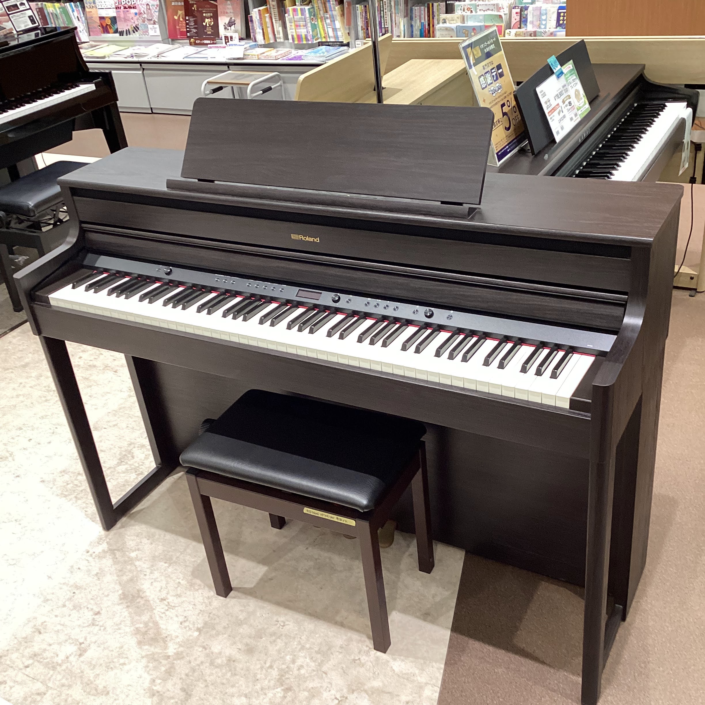 中古電子ピアノ【NEW】Roland　HP704/DR（ダークローズウッド調）※2021年製造