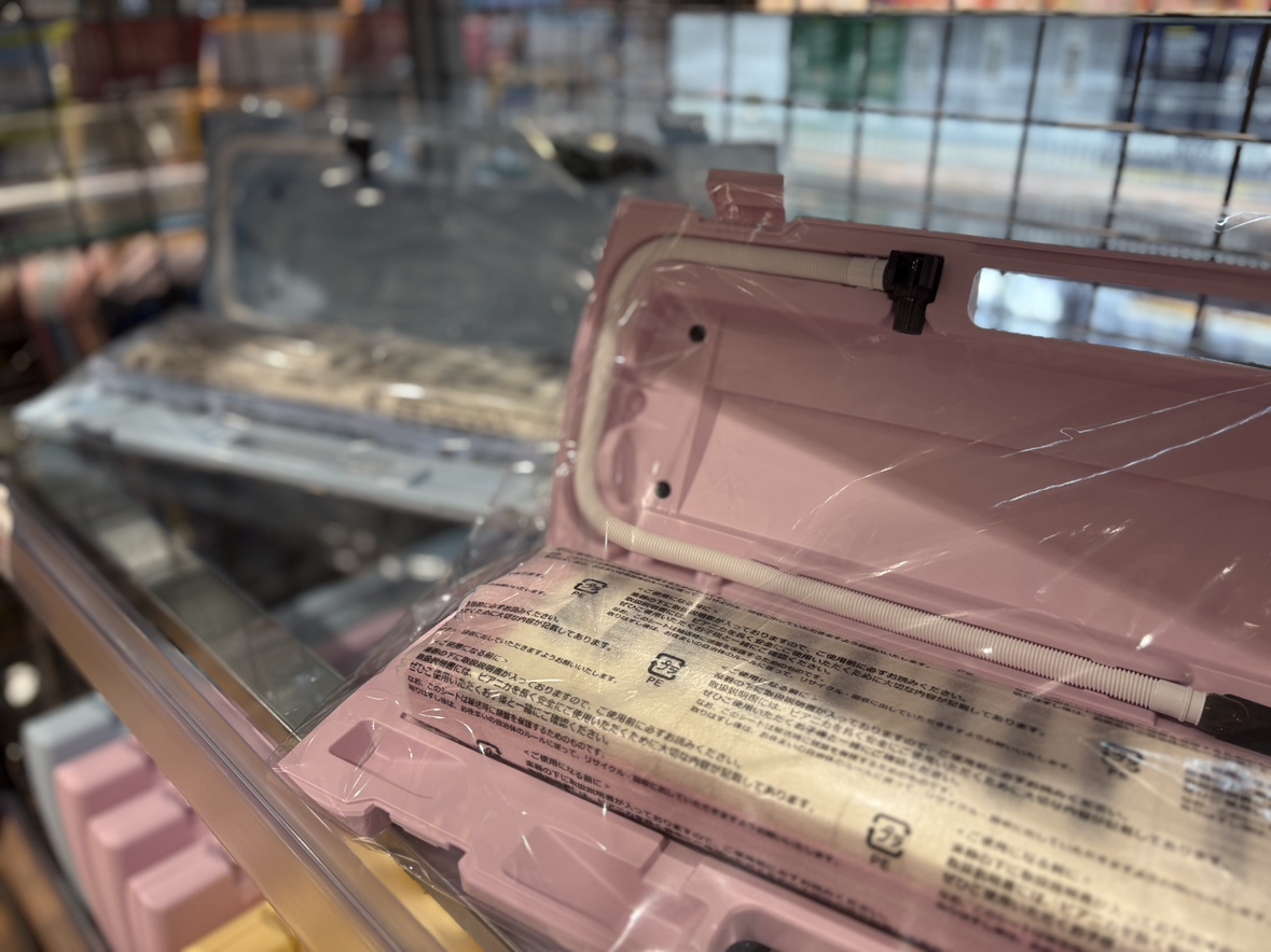 CONTENTS鍵盤ハーモニカの違い店頭在庫一覧唄口も取り扱っております。大人の鍵盤ハーモニカお問合せは当店まで鍵盤ハーモニカの違い 鍵盤ハーモニカにはメロディオンやピアニカ等も含まれます。こちらは各メーカー様で呼び方が異なります。代表的には・・・ ヤマハ・・・ピアニカスズキ・・・メロディオンゼンオ […]