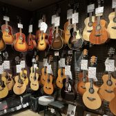 【春はギターの季節！】当店の展示アコースティックギター〜YAMAHA編〜