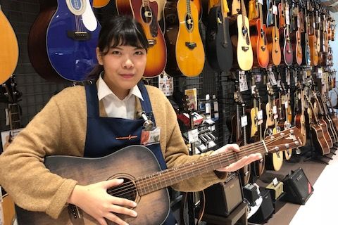 スタッフ写真 木管楽器、ウクレレ、ヘッドホン、ギター関連アクセサリー 池田