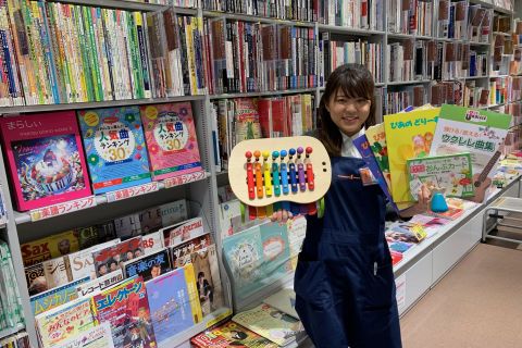スタッフ写真 音楽教室、木管楽器、教育楽器、音楽関連小物・雑貨 釣谷