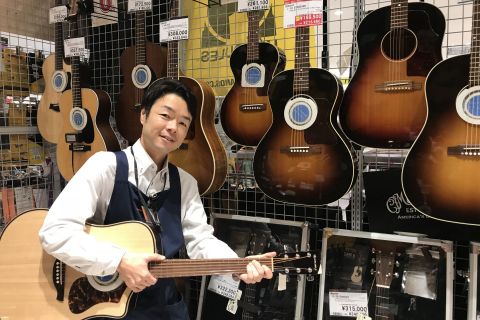 スタッフ写真 店長 越野