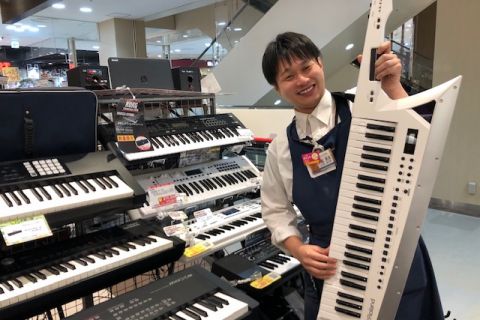 スタッフ写真 エレキベース、シンセサイザー、イベント 戸嶋
