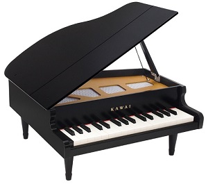 *大人気のKAWAIミニピアノご予約承ります♪ ***ラッピングも承ります！ プレゼントに大人気のミニピアノ。 店頭にて展示中！お気軽にお立ち寄りください！ *商品ラインナップ(お取り寄せになる商品もございます) **ミニピアノ P-25 屋根の開かないポリスチレン樹脂製の本体で25鍵のピアノのおも […]