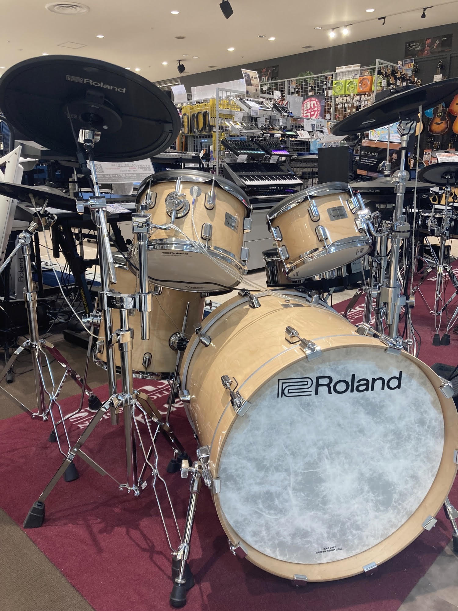 *Roland Planetとは！？ 洗練されたデジタル/V-Drumsの発信拠点として、全国9か所に設置されているRolandのオフィシャルブース「Roland Planet」といいます。Rolandのデジタル製品や電子ドラム製品の展開を一般の楽器店よりもより強化して展示しているのが特徴の1つです […]