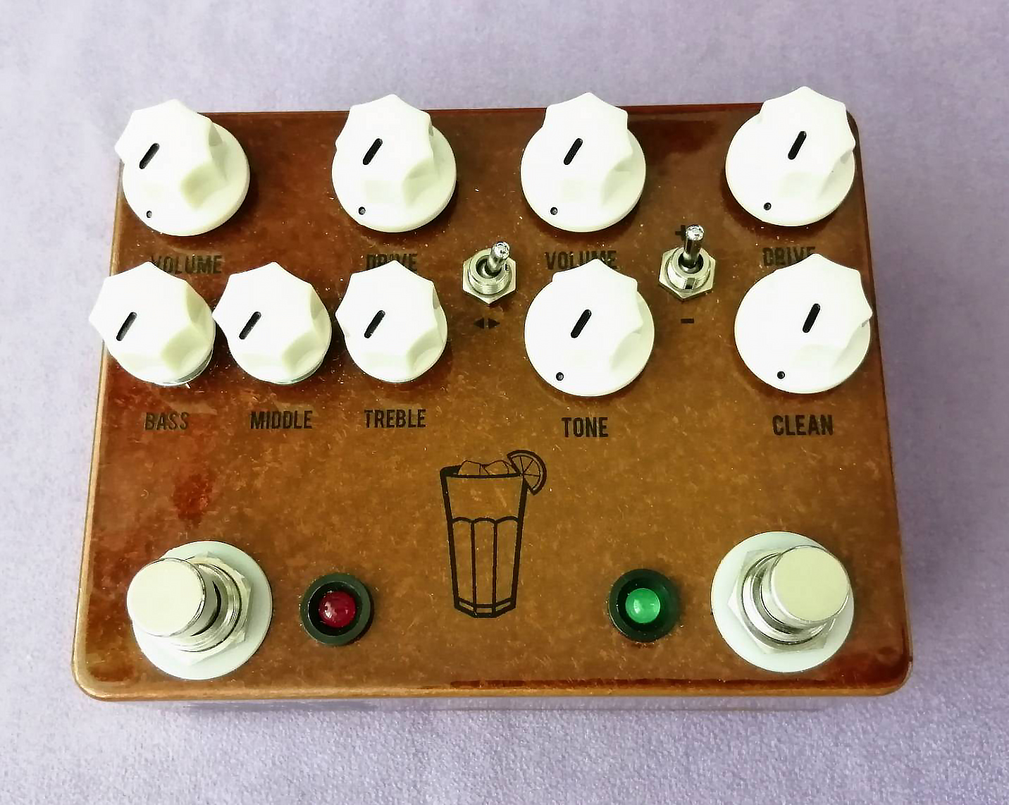 右のテレキャスターで弾いているスタッフ " T " の私物です。JHS PEDALS / Sweet Tea V3