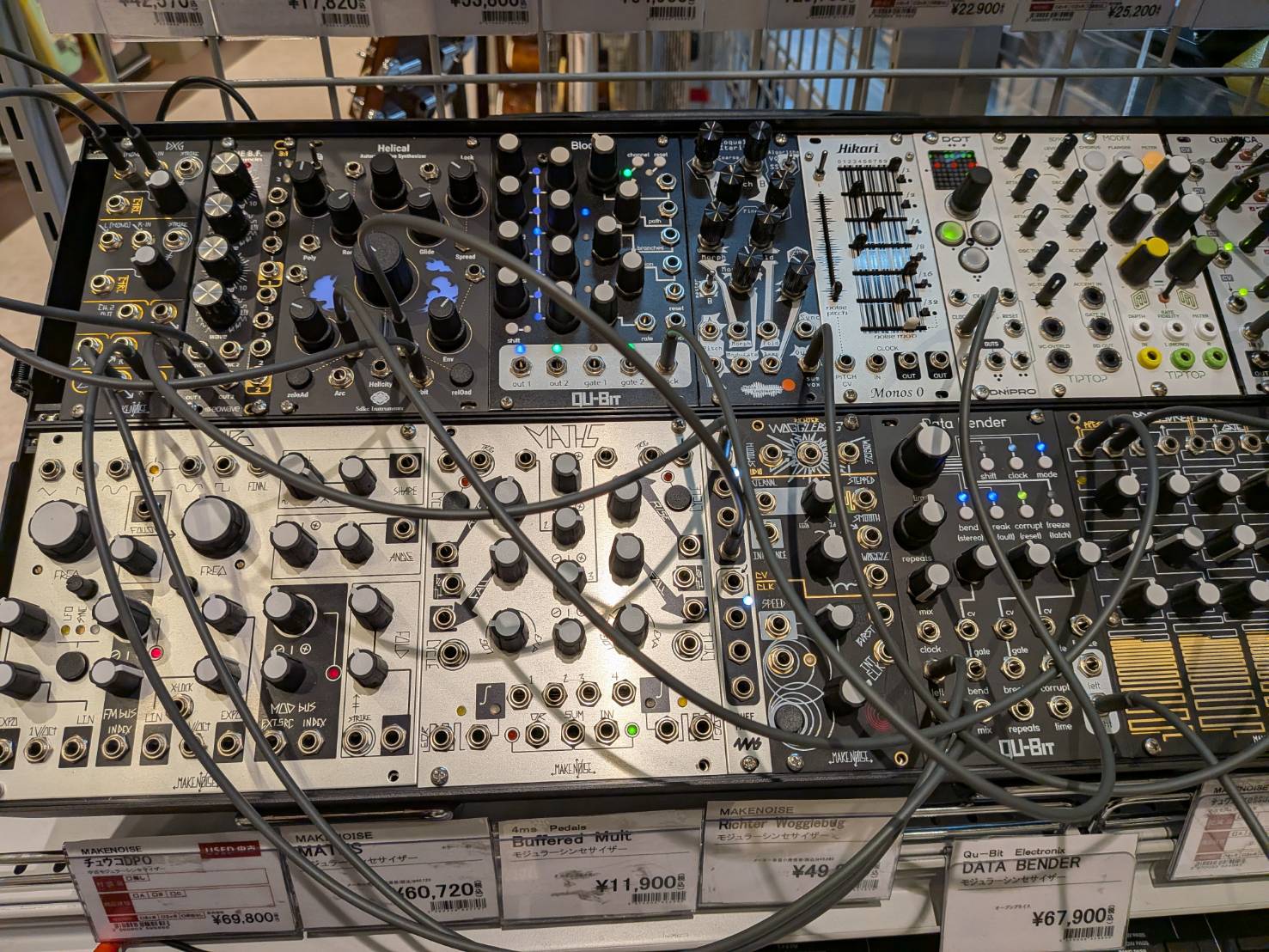 CONTENTSついに上陸！モジュラーシンセ・コーナー新規開設。パッチケーブルも手に入る「触れる」拠点へ！【主な取り扱い・展示ラインナップ】2026/03/01更新担当スタッフ：戸嶋過去に当店で開催した関連イベントついに上陸！モジュラーシンセ・コーナー新規開設。パッチケーブルも手に入る「触れる」拠点 [&hellip;]
