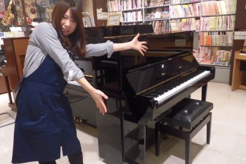 スタッフ写真 ピアノ 弦楽器担当 谷藤