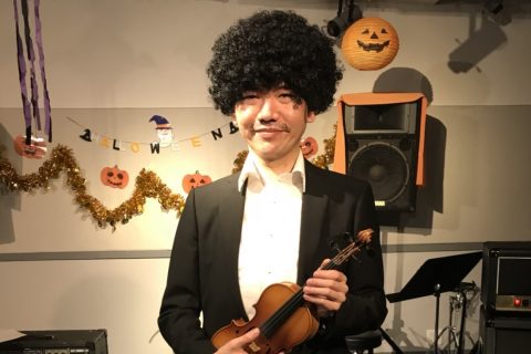 スタッフ写真 アンプ・エフェクター・ドラム担当 渡邉