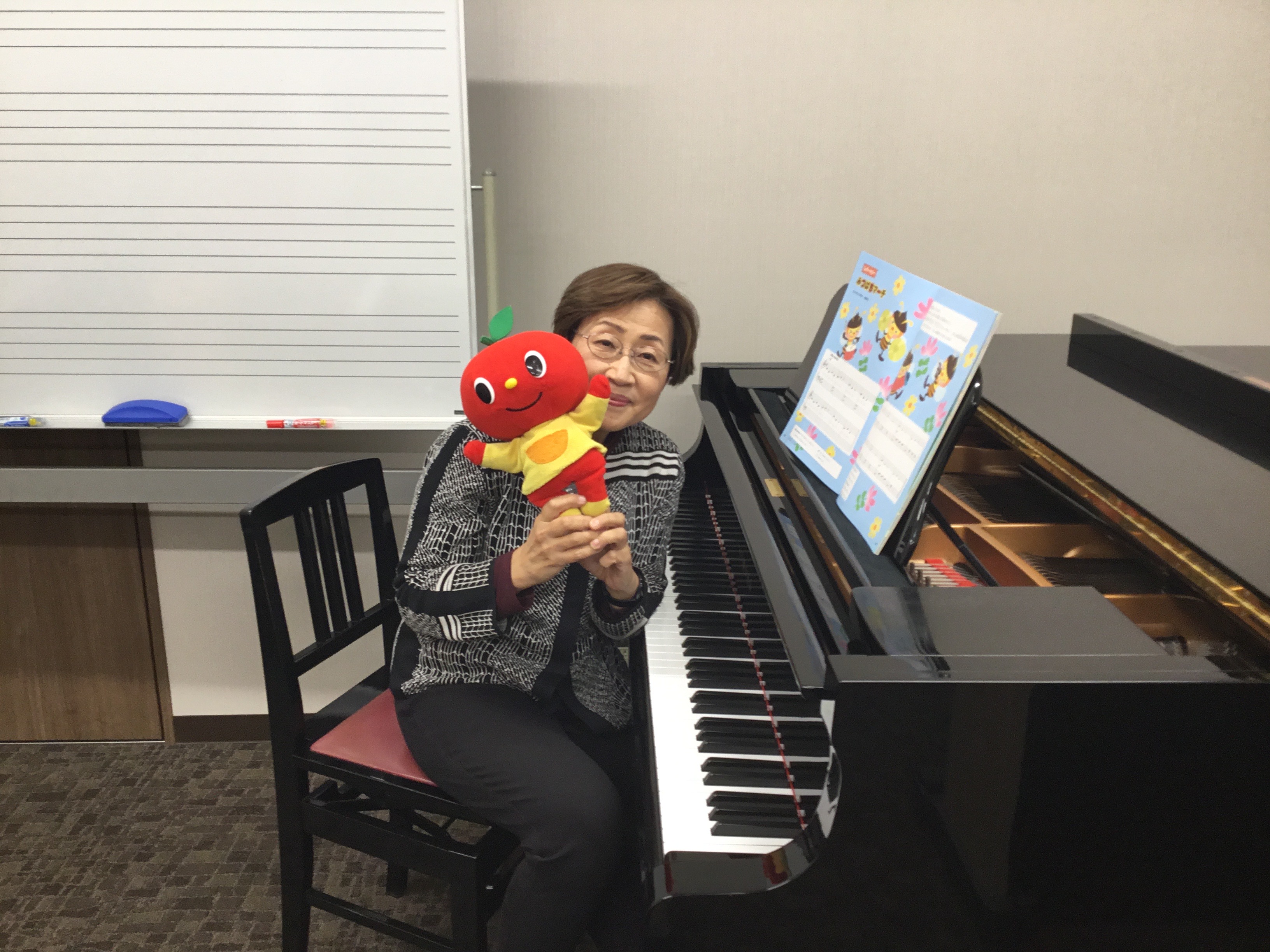 CONTENTS講師プロフィールコース概要講師プロフィール 音楽大学在学中は、芸能山城組に在籍。民族楽器から西洋音楽まで様々なジャンルに興味を持ち、現在も勉強を続けている。またミュージックベルの指導も行う。 コース概要 2024年のヤマハ音楽教室開講情報は以下のページをご参照ください。 体験レッスン […]