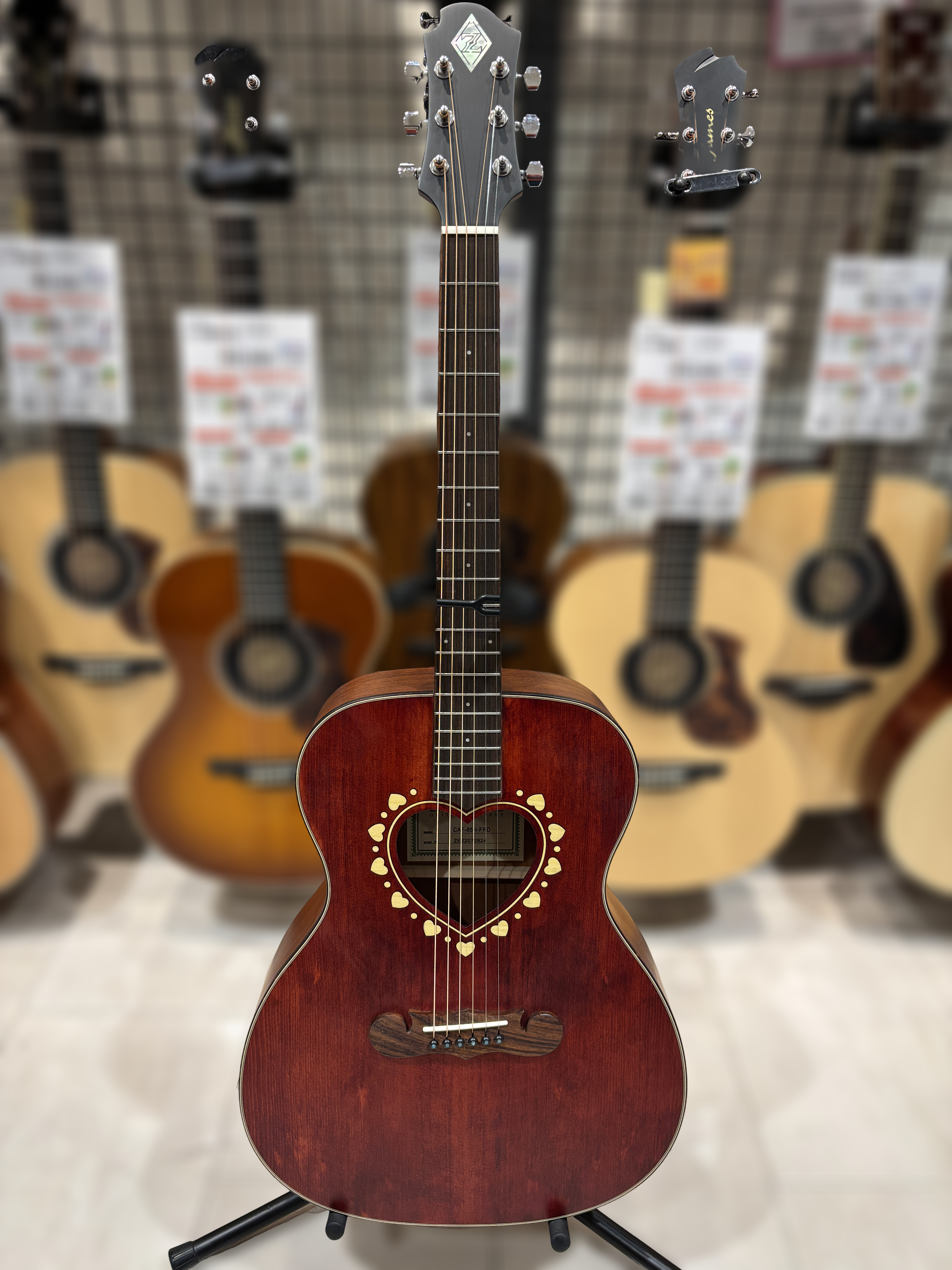 かわいいのに本格派。Zemaitis ハートホール・エレアコ CAF-85H Faded Red ご覧いただきありがとうございます！イオン葛西店の玉田です！本日はZEMAITISの魅力的なアコースティックギターが入荷いたしましたので、レビューしていきたいと思います！！プレゼントに、、、お年玉で、、、 [&hellip;]