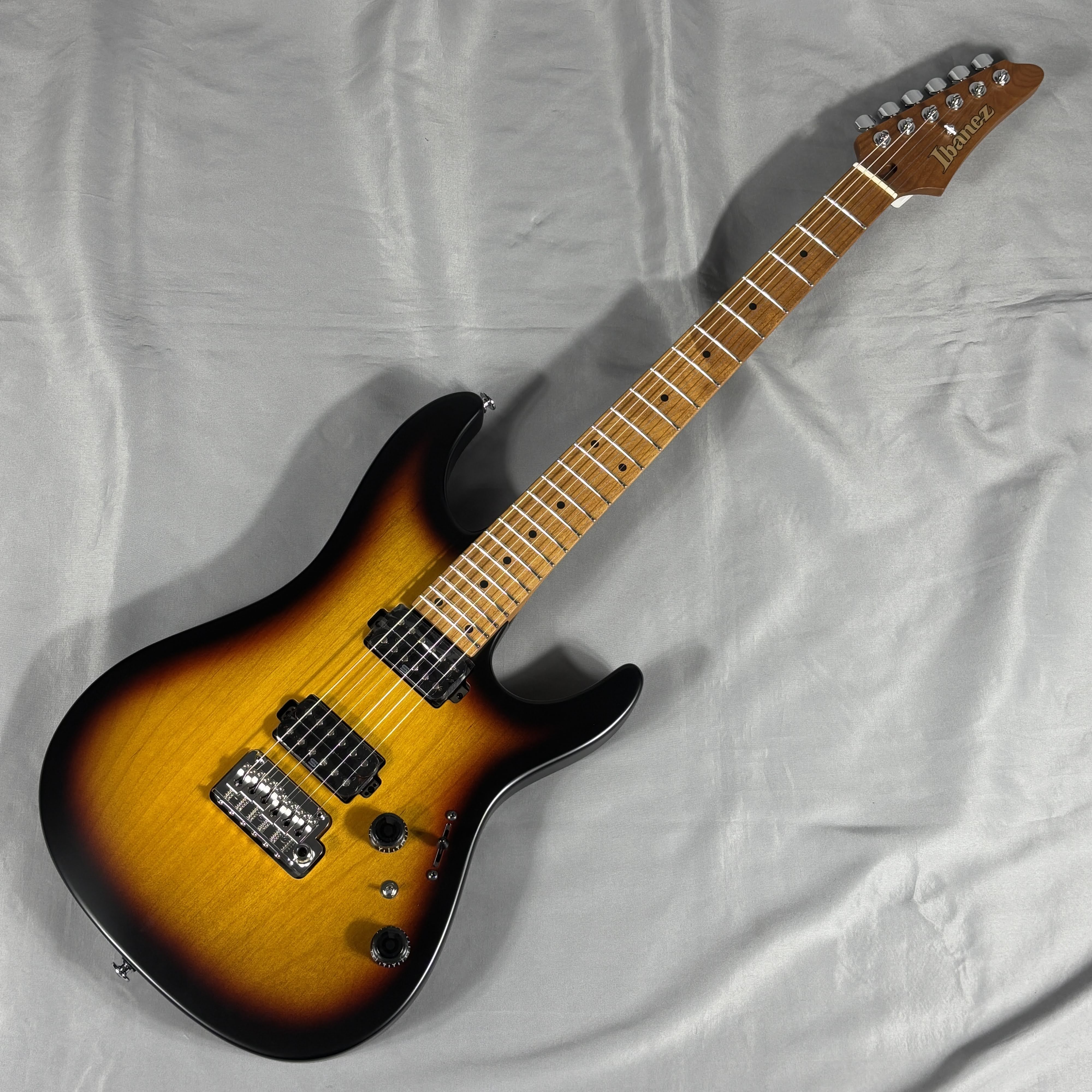 IbanezAZ2402 Tri Fade Burst Flat