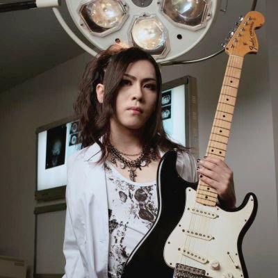 ギタリスト　作曲編曲　ESPミュージックスクール東京校講師　Roland BOSSエフェクターオフィシャルインストラクターYUKI