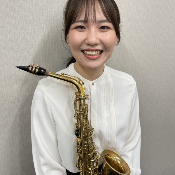 サックス　長谷川愛美<br />
月・木・金・土・日