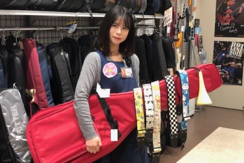 スタッフ写真 ギターアクセサリー 藤岡