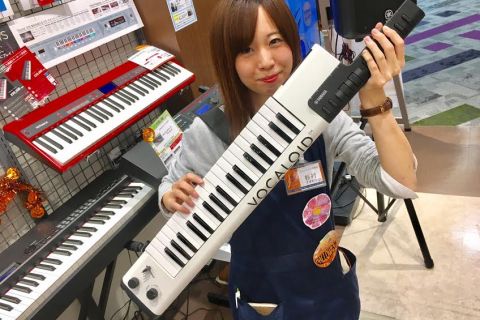 スタッフ写真 音楽教室・シンセサイザー 杉村