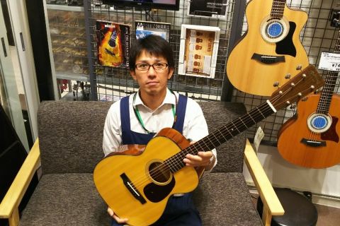 スタッフ写真 店長 エレキギター 稲葉