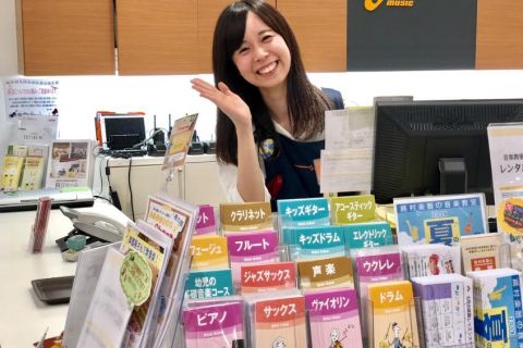 スタッフ写真 音楽教室・シンセサイザー 杉村