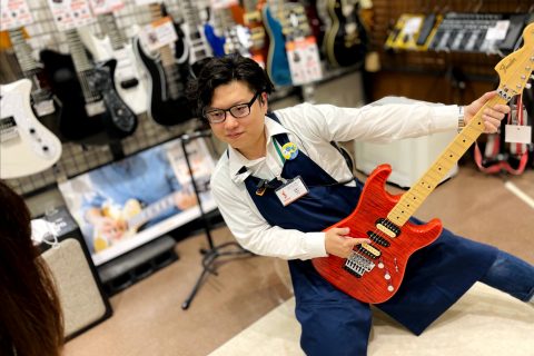 スタッフ写真 ギター・ベース・アンプ・エフェクター・DAW を承っております。 辻