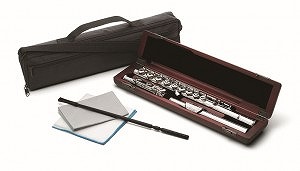 確かなつくりと技術革新の伝統が息づくブランド『Pearl Flute』とのコラボーレーションも今回で3回目。今回も頭部管に高純度な銀素材を惜しみなく採用し、重厚かつ華やかな響きをもつフルートが誕生しました。 *贅を極めた仕上がりになったフルート『F-DPS/E』 ]] 頭部管にプリスティーンシルバー […]