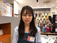 スタッフ写真 ピアノインストラクター 内嶋