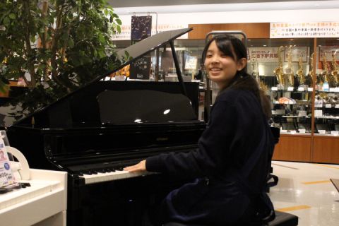 スタッフ写真 HP作成と更新 柴田