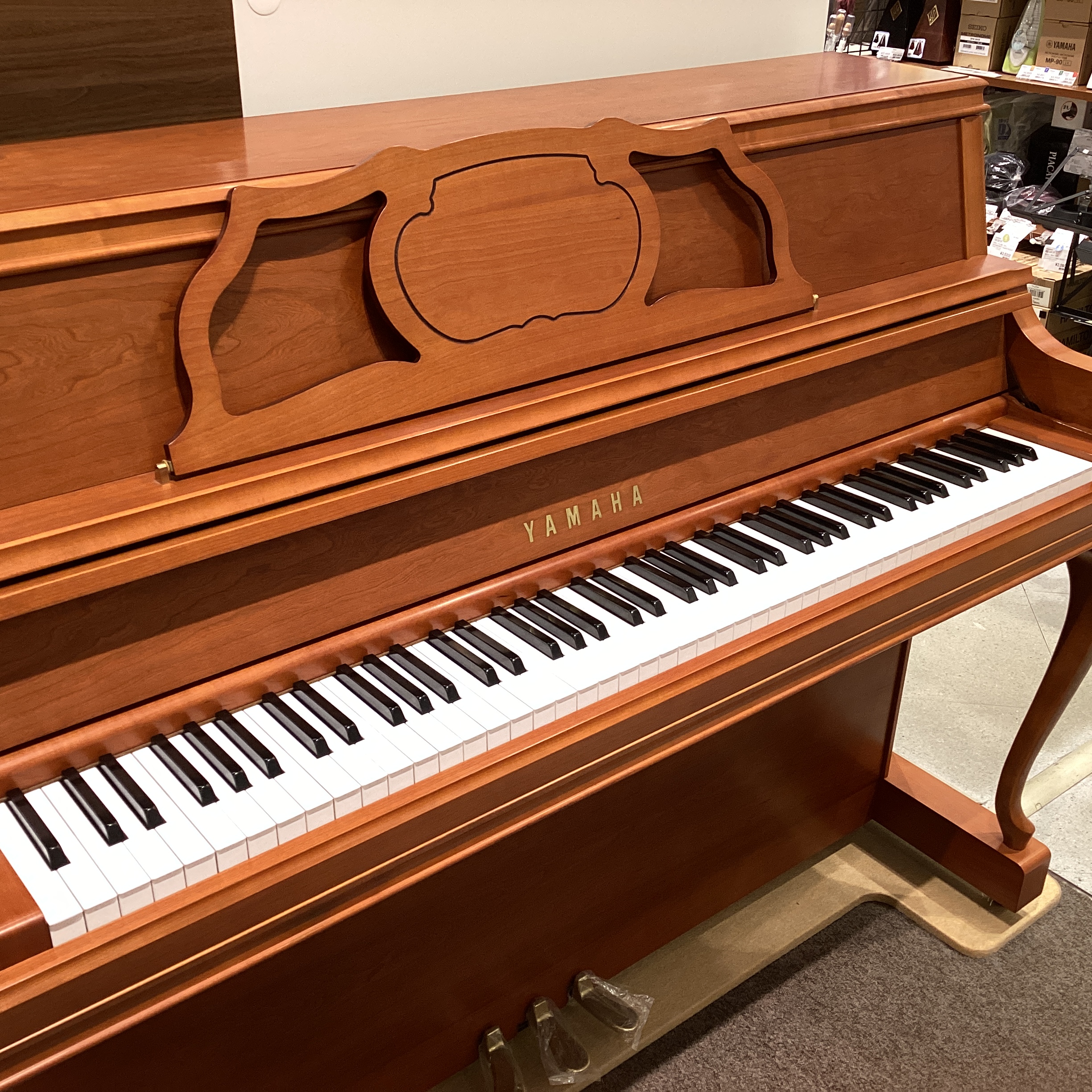 YAMAHA（ヤマハ）　アップライト　中古ピアノ　YF101C カラー：CH　　　　　　　　　　　　