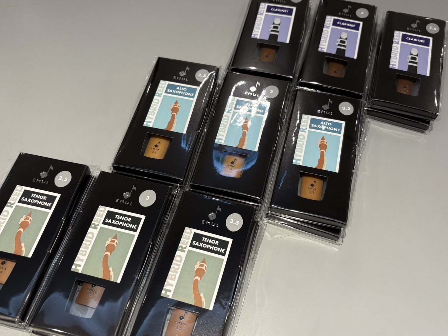 CONTENTS製品概要製品ラインナップ試奏可能です音楽教室もございます！管楽器担当よりご挨拶店舗情報／アクセス／行き方製品概要 10/23(木)より発売となります本製品は、従来素材の「ケーン」と「樹脂」を混合した、新タイプのハイブリッド素材のリードです。お求めやすい価格と自然な吹奏感にこだわった新 […]