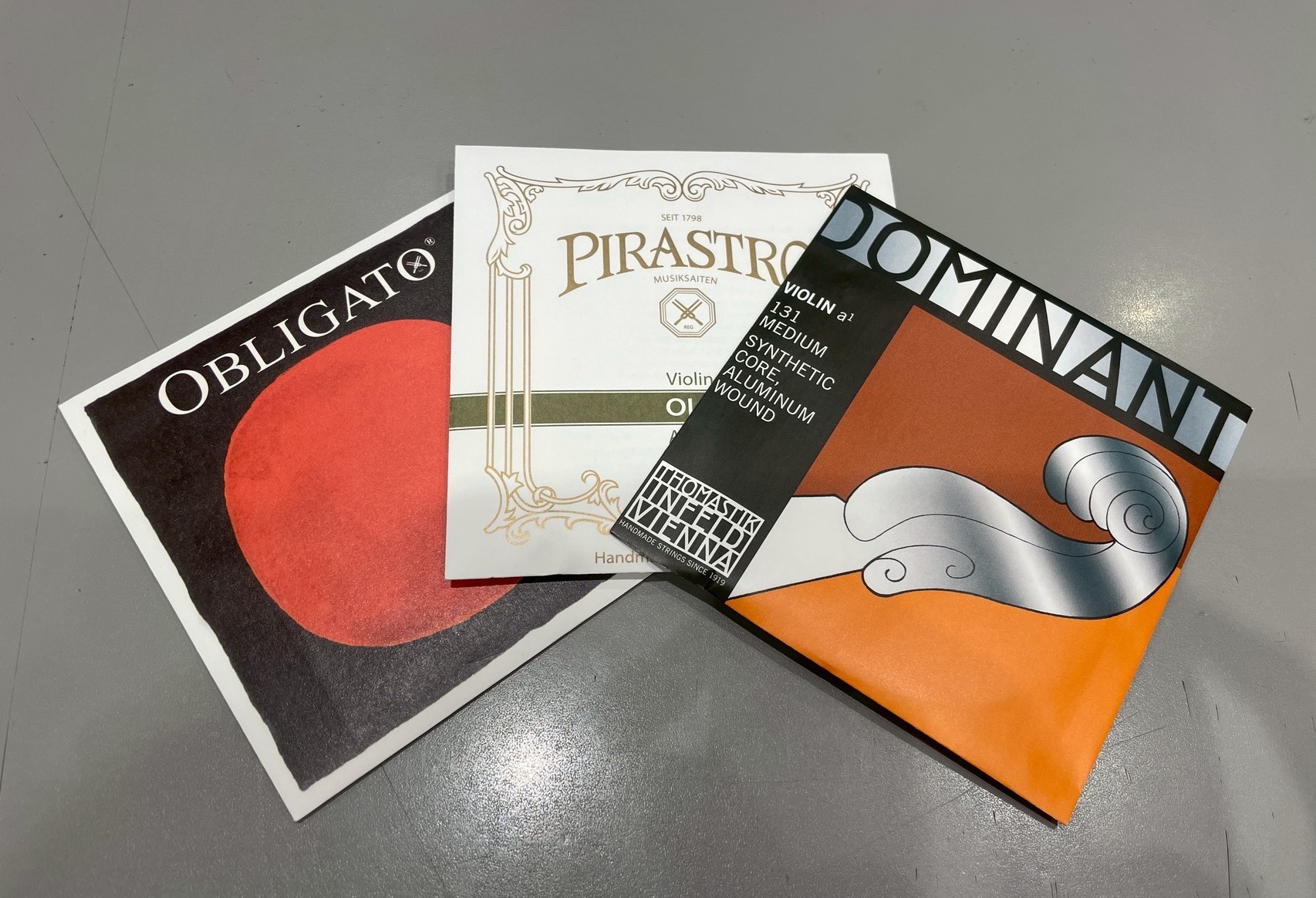 CONTENTSヴァイオリンまめ知識　No.1 弦についてヴァイオリンの弦たくさんあるけどどう違うの？お問い合わせヴァイオリンまめ知識　No.1 弦について こんにちは。ヴァイオリンインストラクターの大塚　鈴です。みなさんの知りたい！にお応えしてヴァイオリンの知識についてまとめた記事を掲載していきま […]