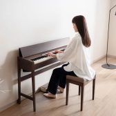 電子ピアノ おしゃれ🔍で検索してる人へ。家具好きが惚れるインテリア目線で選ぶ電子ピアノ〈きよら編〉|島村楽器ららぽーと柏の葉店