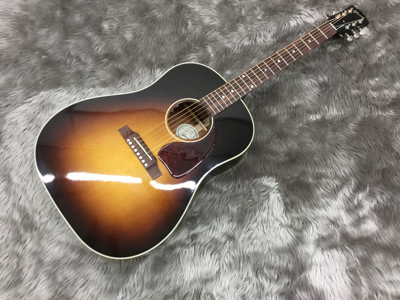 【アコースティックギター入荷情報】Gibsonギターの代名詞！人気のJ-45 Standardが入荷しました！