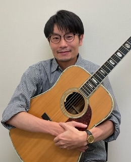 CONTENTS中里 優（なかざと まさる）　担当曜日:木曜日演奏動画体験レッスン受付はこちらレッスン概要についてはこちらお問い合わせ中里 優（なかざと まさる）　担当曜日:木曜日 講師プロフィール 16歳よりギターを始める。学習院大学卒業。大学在学中より、津村ギタースクールの津村秀明氏に師事し音楽 […]