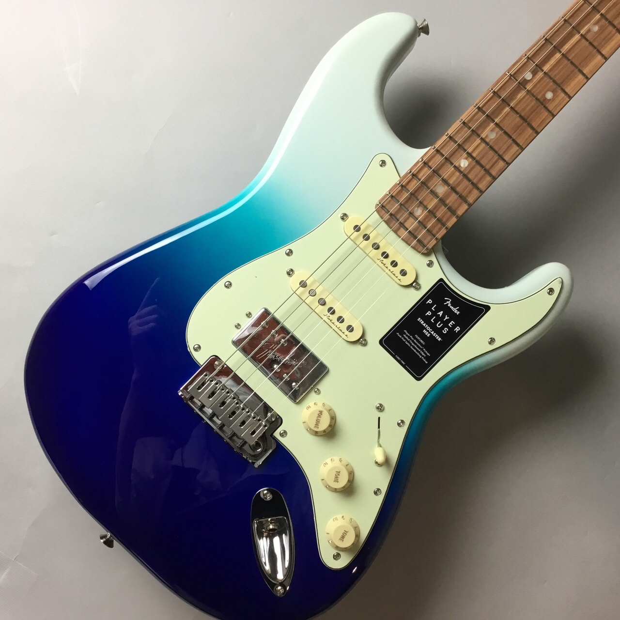 エレキギターPlayer Plus Stratocaster HSS Pau Ferro Belair Blue