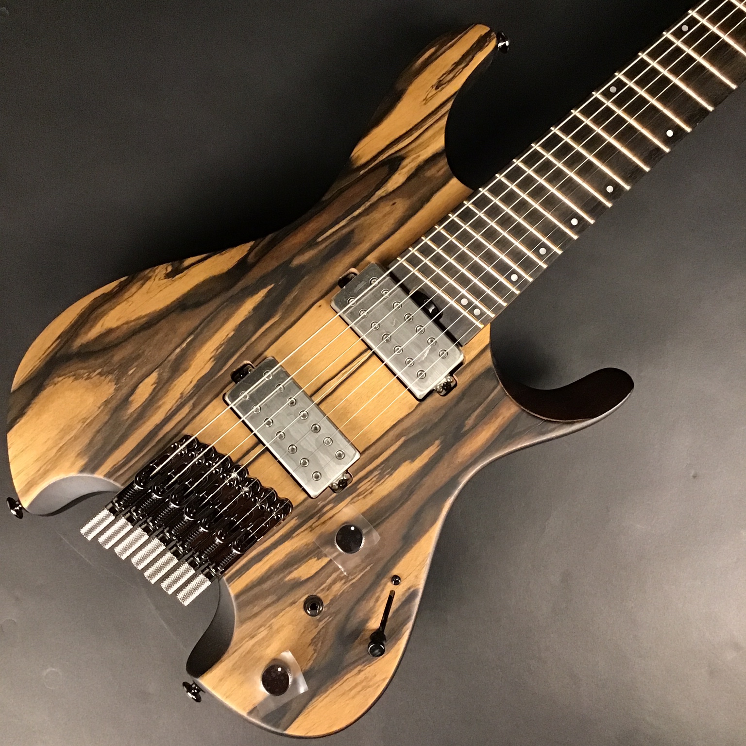 7弦ヘッドレスエレキギターIbanez QX527PE