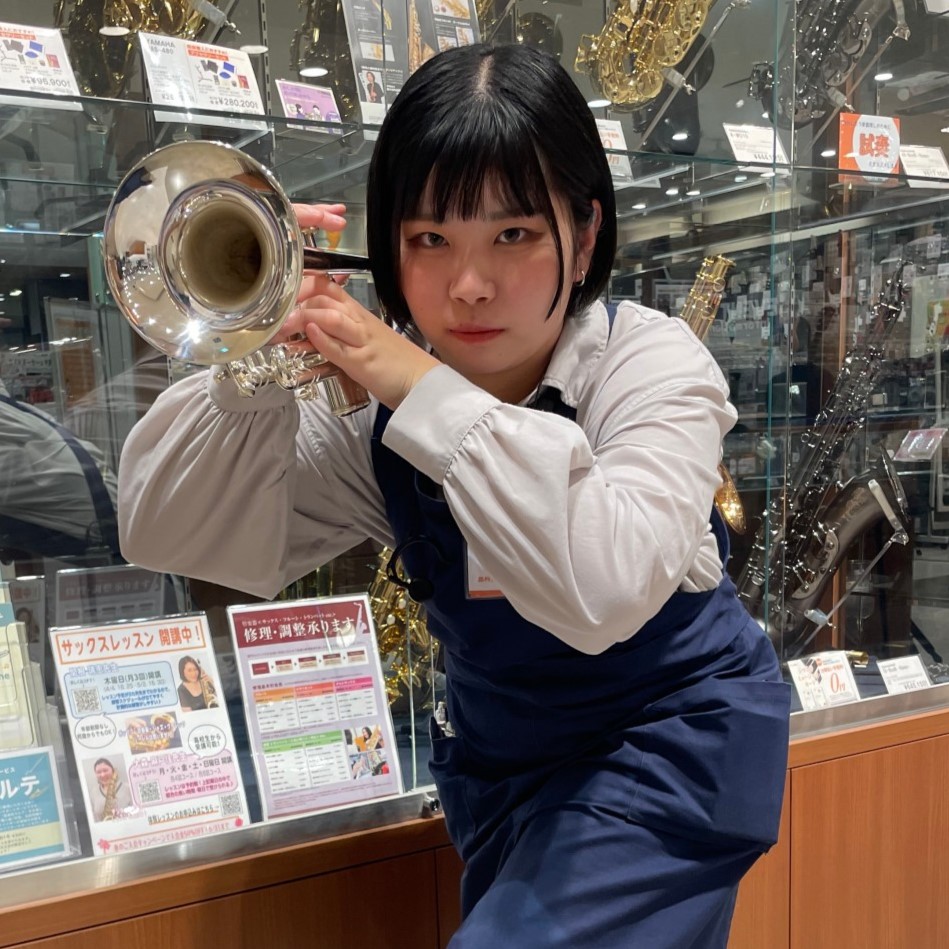 管楽器アドバイザー・管楽器担当佃　悠衣