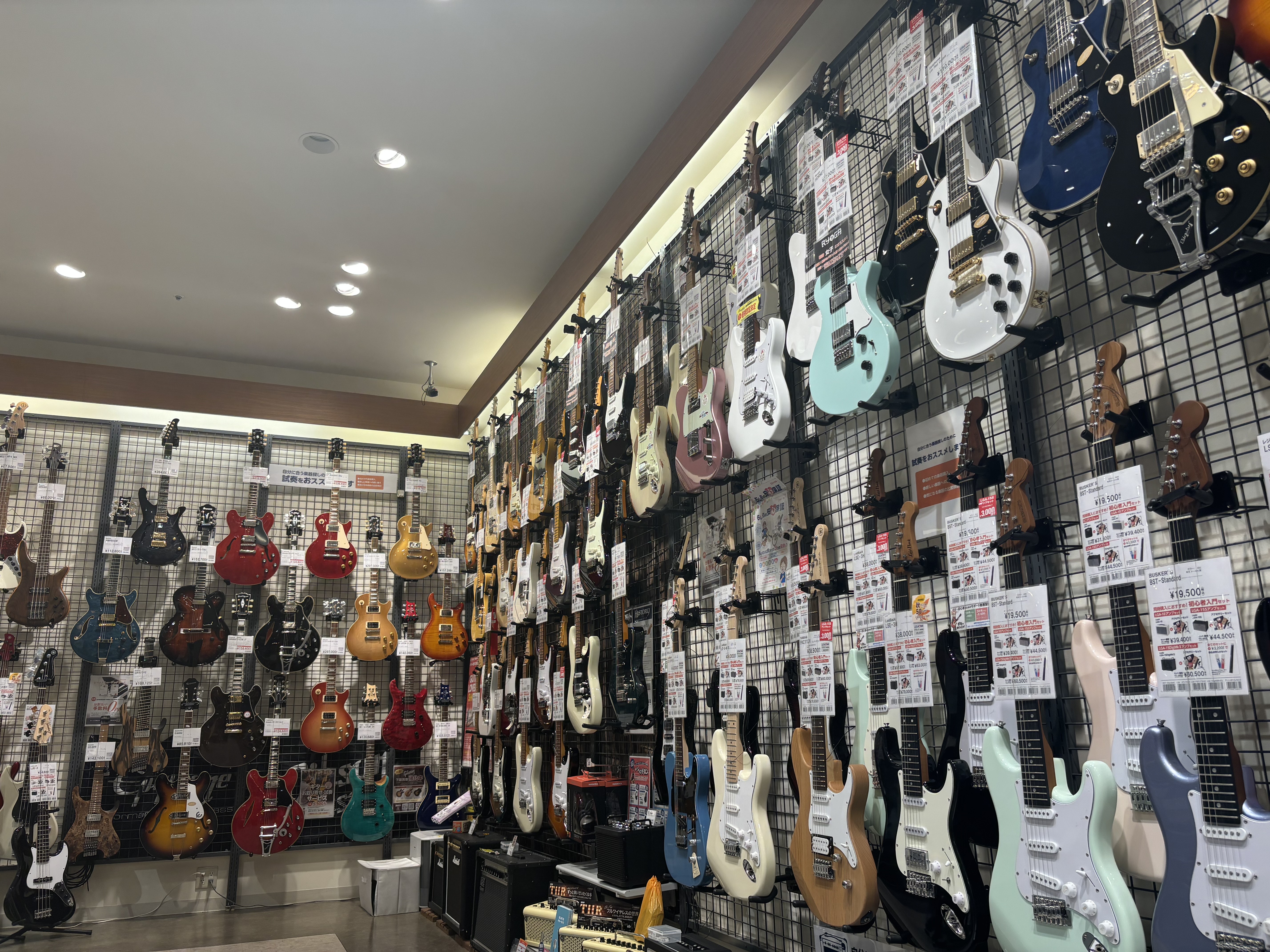こんにちは。エレキギター担当の小菅(こすげ)です！2024年12月時点での店頭エレキギターラインナップを簡単にご紹介いたします！試奏大歓迎ですので、この記事で気になるものを発見したら店頭にお越しください！！※タイミングによっては販売済みとなる場合がございます。また、お値段が変わっている場合もございま […]