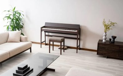 暮らしに寄り添う、天然木の温もり。カリモク家具×ローランドが贈る、一生ものの電子ピアノ