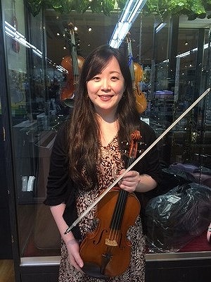 *プロフィール 武蔵野音楽大学音楽学部器楽学科バイオリン専攻を卒業。]]在学時よりソロ、室内楽、オーケストラなどで演奏活動中。]]バイオリンを菅原英洋、木幡静野、各氏に師事。室内楽をZ.ティバイ、S.ナジ、各氏に師事。 *講師へのインタビューしてみました！ **バイオリンを始めた年と、そのきっかけは […]