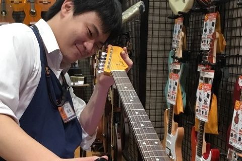 スタッフ写真 エレキギター、エフェクター、アンプ、ギターアクセサリー 飯田